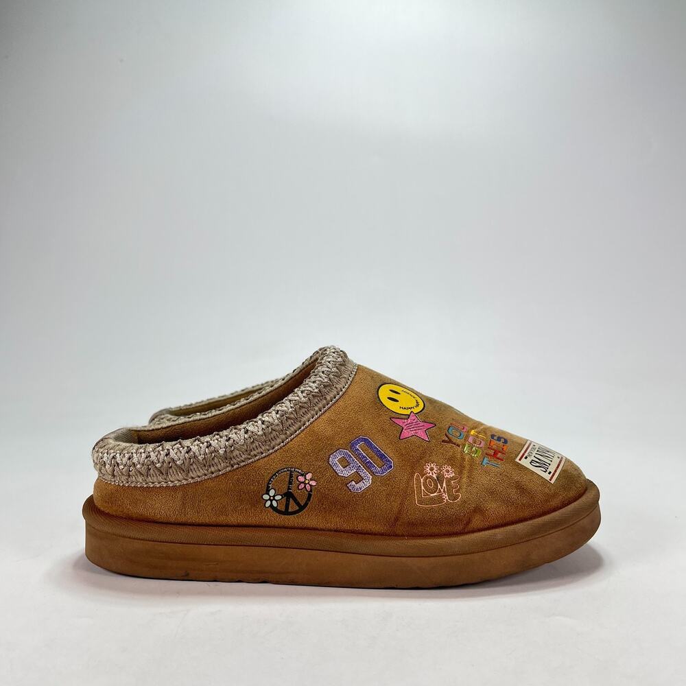 Steve Madden Graphic Patch Mule Slippers Tan Faux Suede Clogs Girls Size 2